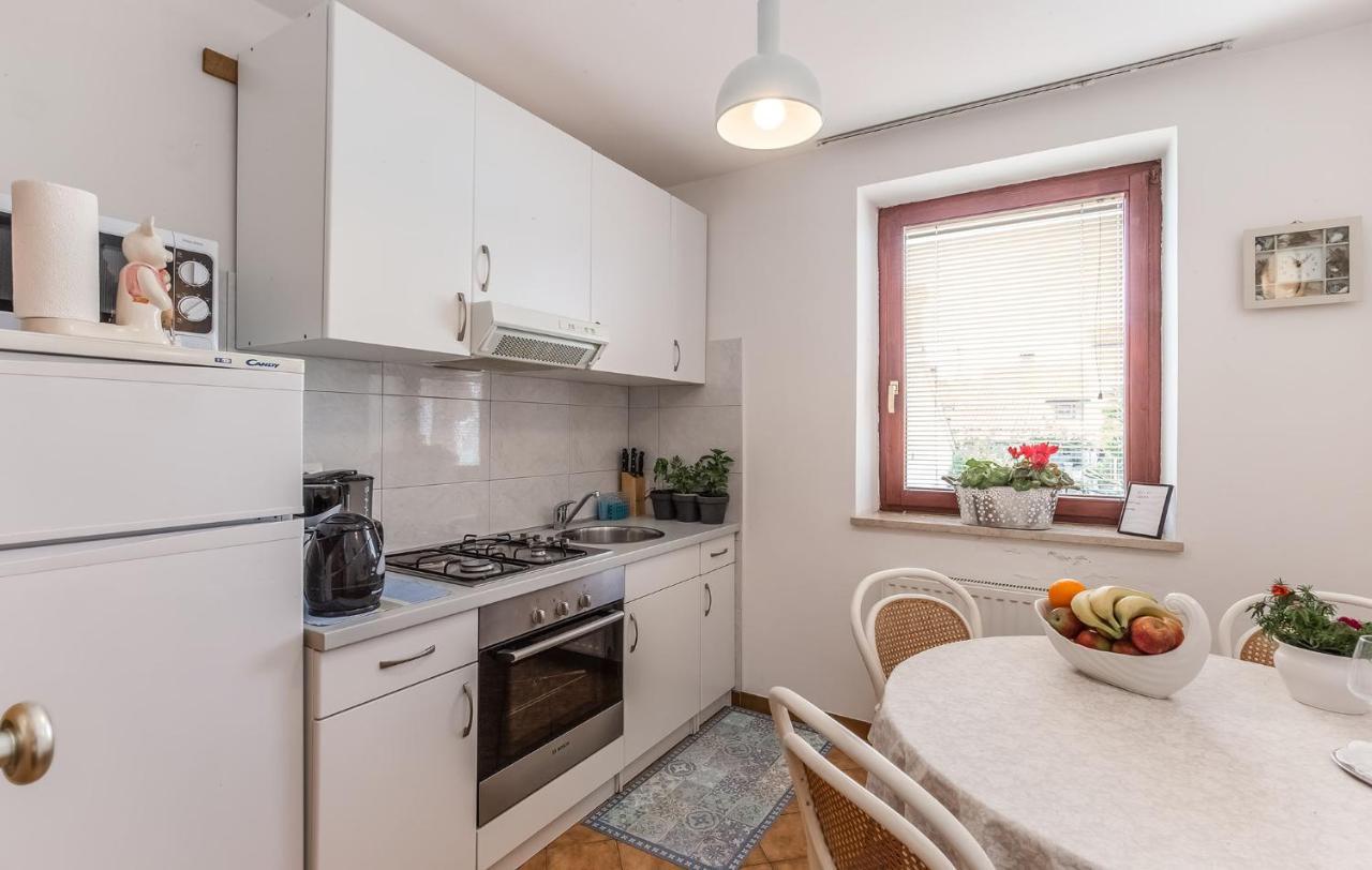 Rina B4 Appartement Poreč Buitenkant foto